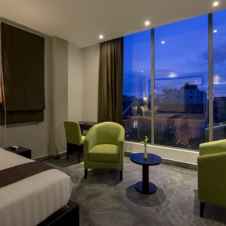 The Palm Boutique Hotel & Residence Пном Пен Екстериор снимка