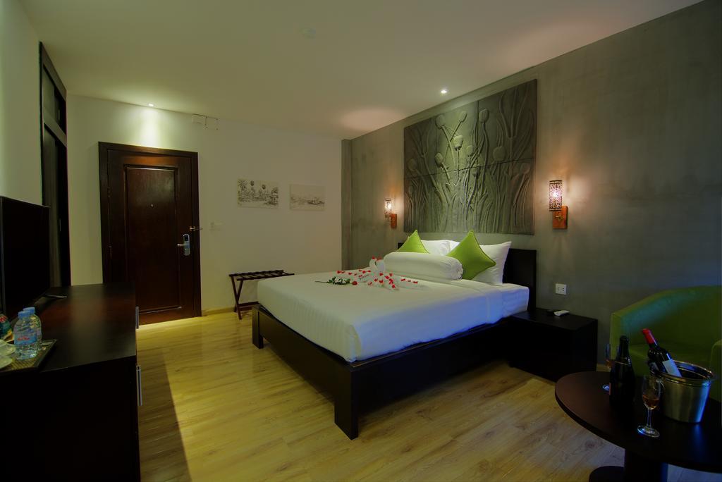 The Palm Boutique Hotel & Residence Пном Пен Екстериор снимка