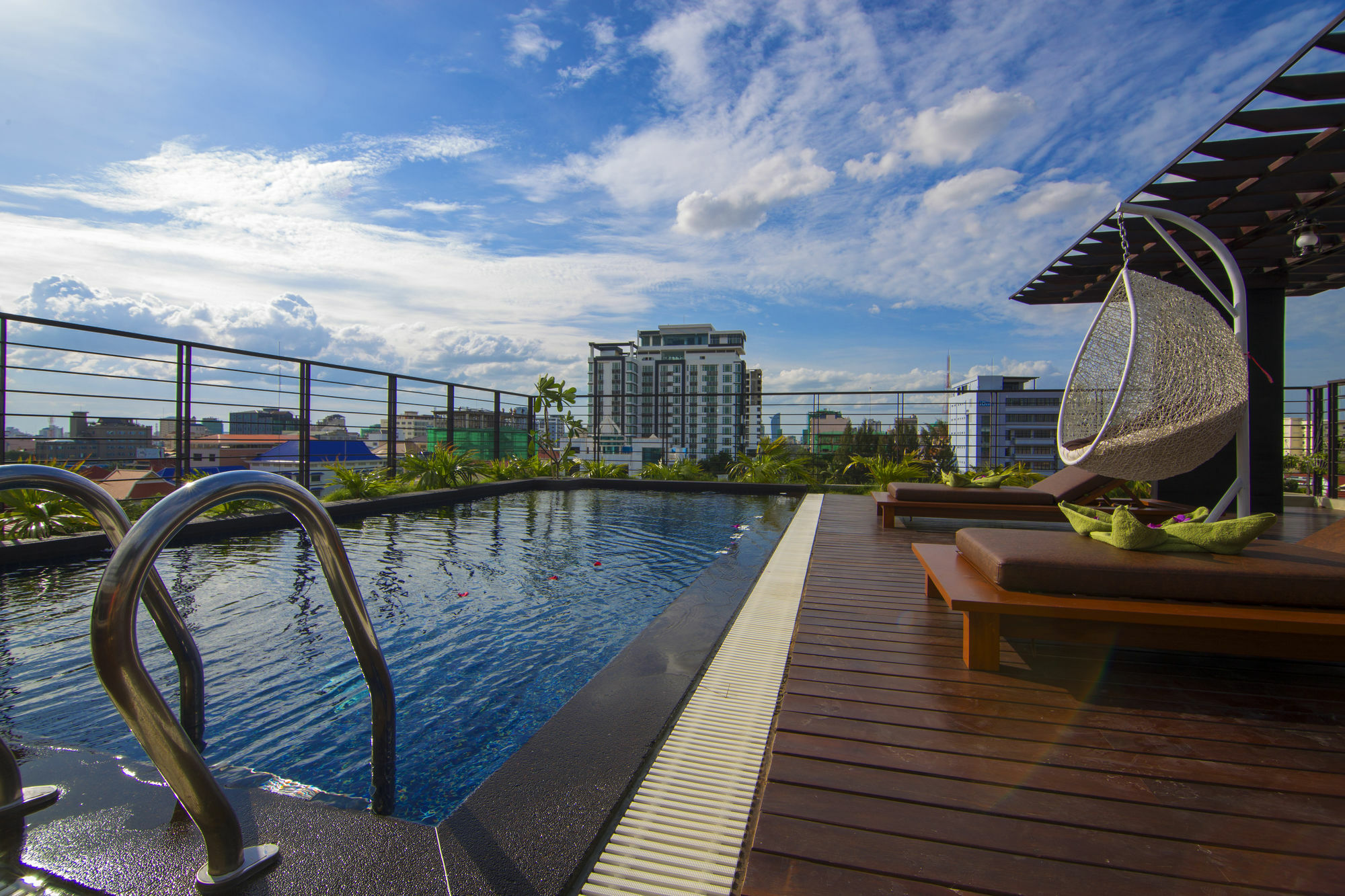 The Palm Boutique Hotel & Residence Пном Пен Екстериор снимка