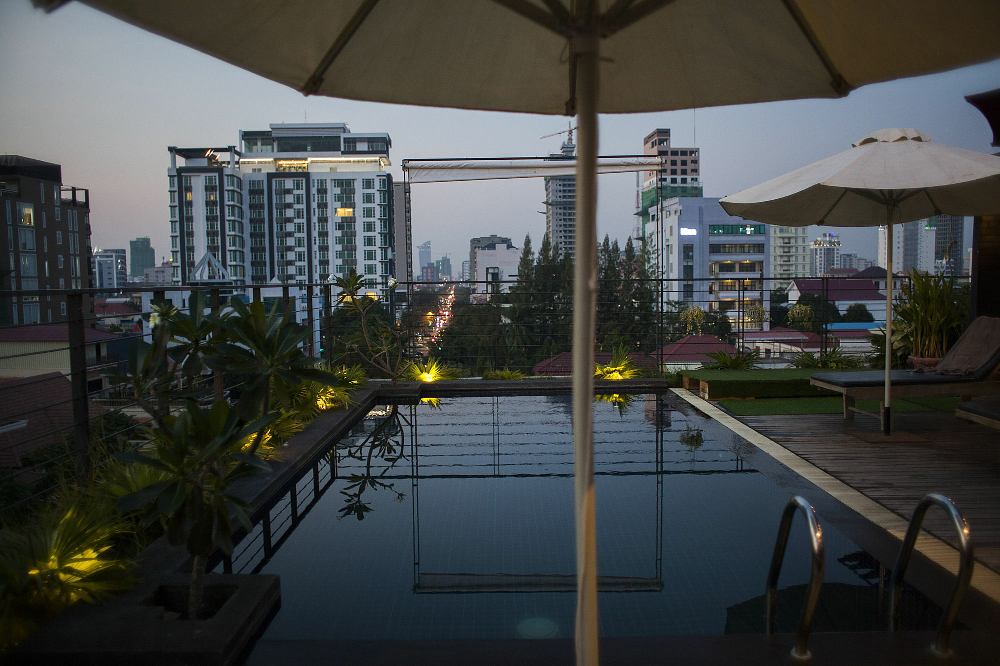 The Palm Boutique Hotel & Residence Пном Пен Екстериор снимка