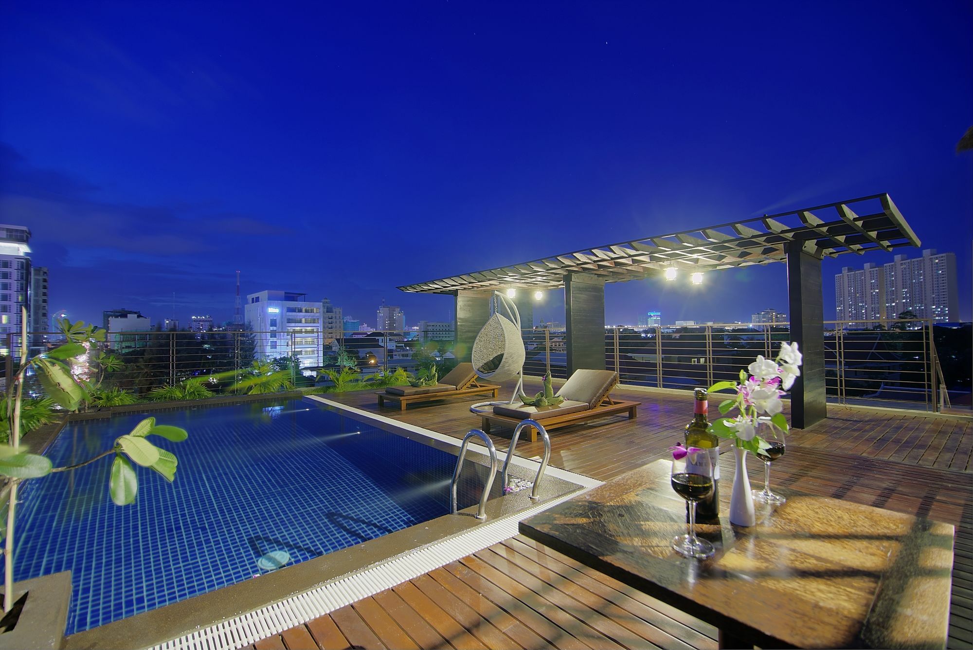 The Palm Boutique Hotel & Residence Пном Пен Екстериор снимка